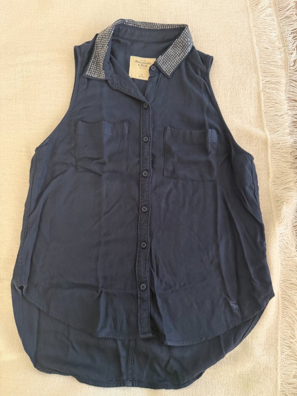 Abercrombie & Fitch Navy Sleeveless Button Up Blouse Sequin Collar Size